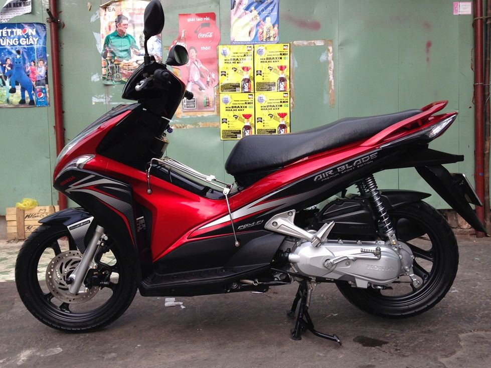 Bán Airblade đỏ đen có tem 2011 - 2