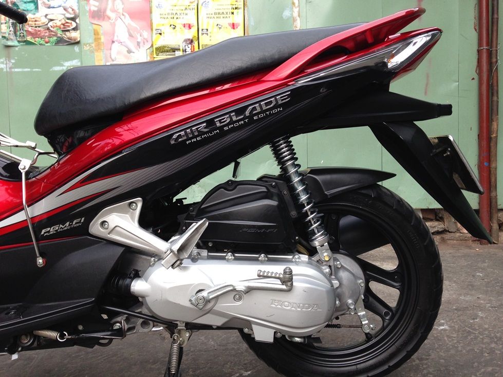 Bán Airblade đỏ đen có tem 2011 - 3