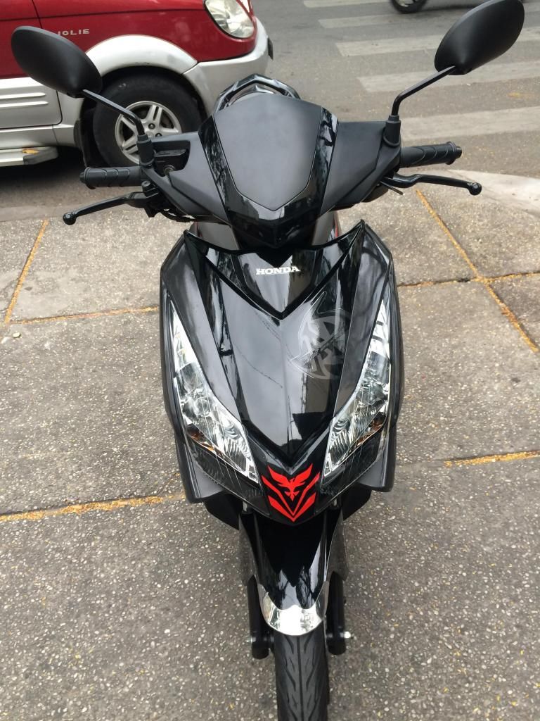 Air blade thailan đk 2011 màu đen mờ