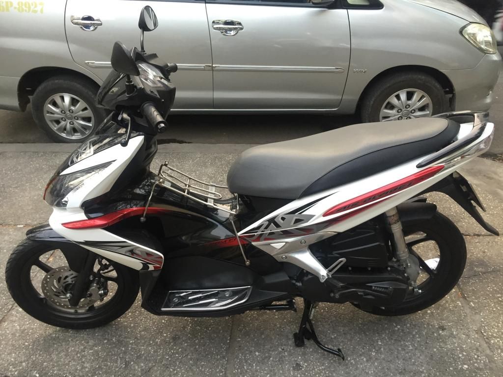 Air blade thailan màu trắng đỏ đen đk 2011 - 1