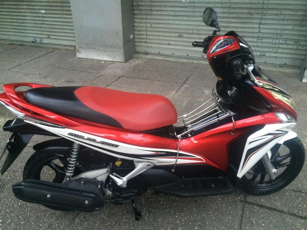 Bán xe AIR BLADE SPORT. Đầu bự màu trắng đỏ đen - 1