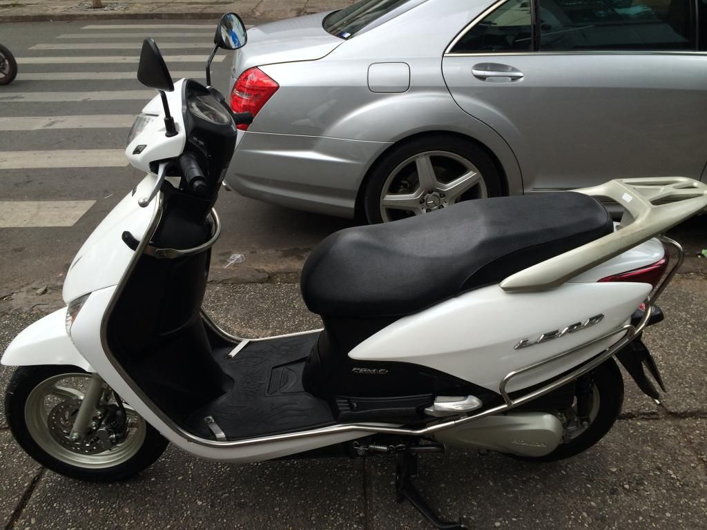 LEAD màu trắng 6/2011 xe keng - 2