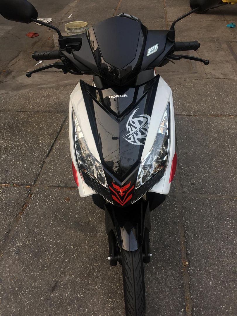 Air blade thailan màu trắng đỏ đen đk 2011