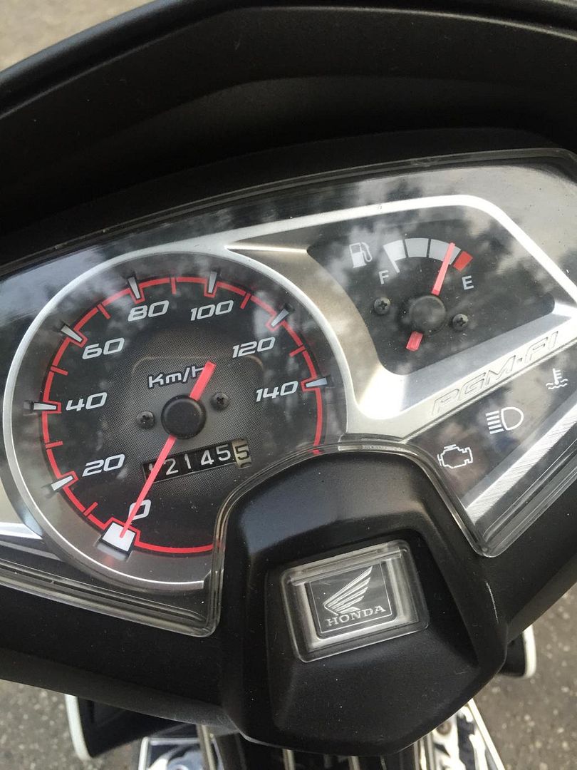 Air blade thailan màu trắng đỏ đen đk 2011 - 4