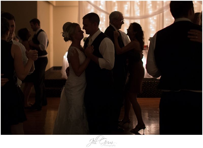  photo PurpleandBlackfallSpringfieldWedding_0125_zps881d0189.jpg