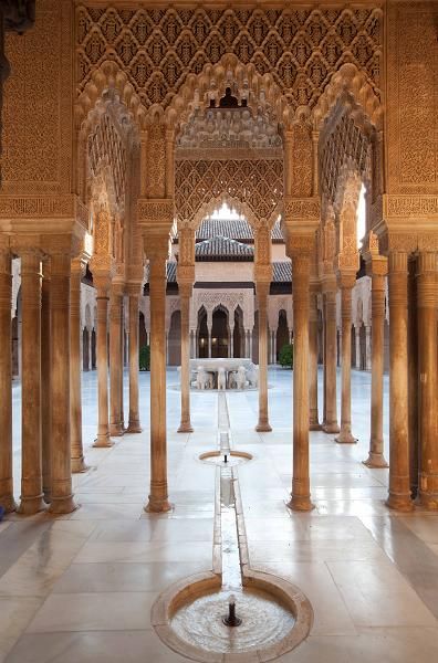 photo Patio_Leones_bosque_columnas_zpsdaa3e56b.jpg